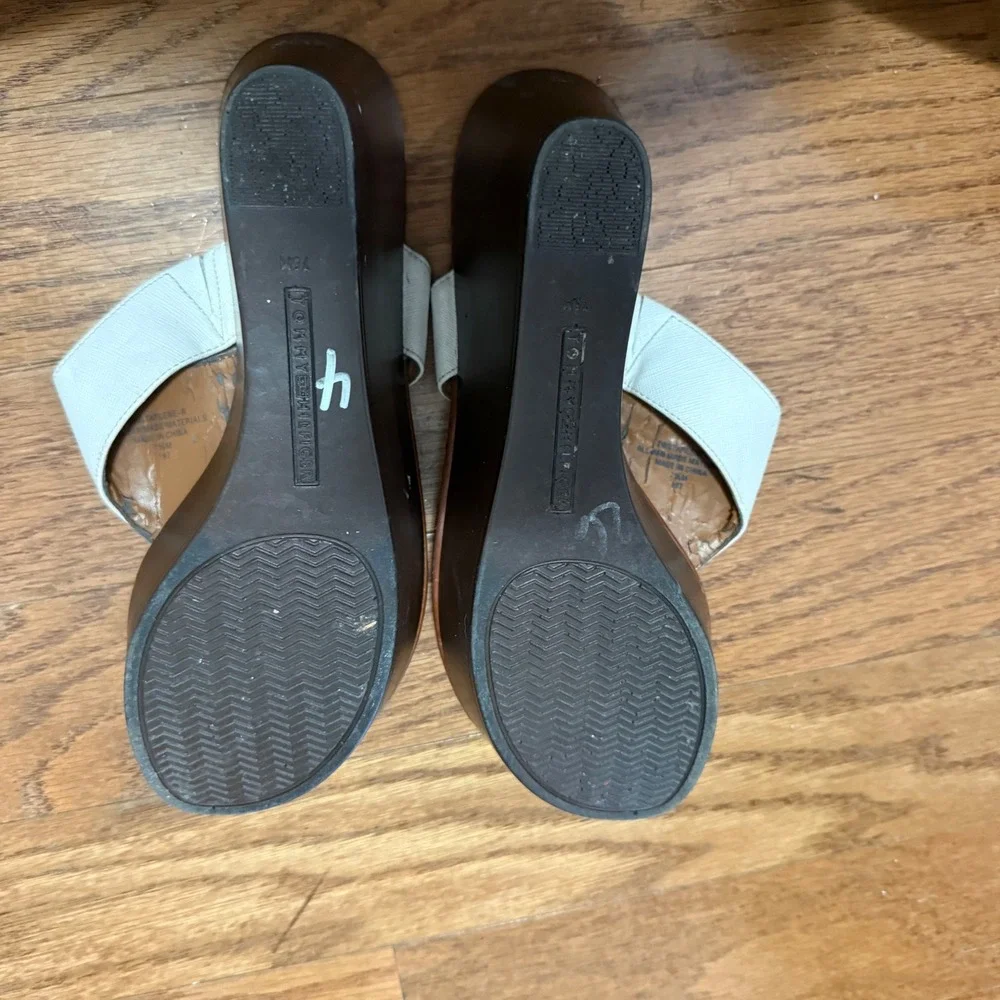 Tommy Hilfiger Womens Size 7.5‎ White Brown TH Logo Wedge Flip Flop Sandals